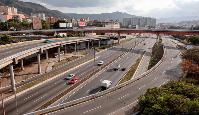 En Venezuela han endurecido las medidas contra el coronavirus y ahora los bonos del sistema Patria son más buscados por la población ante la reducción de la movilidad. Foto: EFE