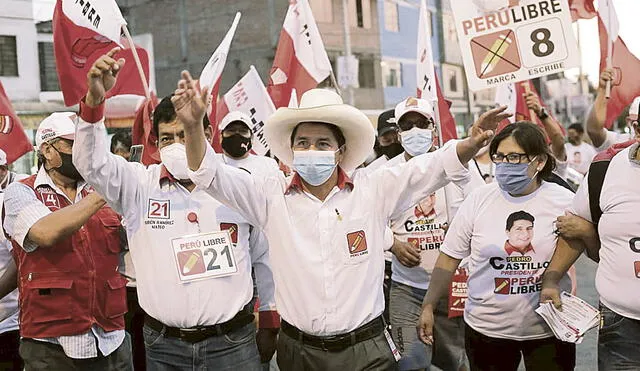 Pedro Castillo (PL), San Martín de Porres, Lima. El docente y ahora aspirante a la presidencia por el partido de izquierda Perú Libre tuvo una concentración en
el distrito de San Martín de Porres. Allí dio cuenta de sus propuestas, junto con algunos candidatos para el Congreso de la República. Foto: difusión