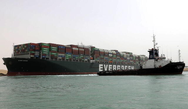 Hasta este jueves, más de 150 barcos permanecen varados con de productos para varias partes del mundo. Foto: EFE