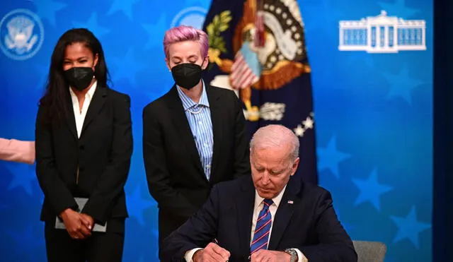 El presidente de Estados Unidos respalda la lucha por igualdad salarial de la Selección Femenina de Fútbol de Estados Unidos. Foto: AFP