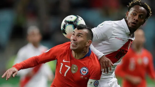 Gary Medel es uno de los convocados del extranjero que podrá tener minutos ante Bolivia. Foto: EFE/Fernando Bizerra