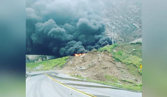 Siniestro inició tras la explosión de camiones cisternas. Foto: WhatsApp de La República