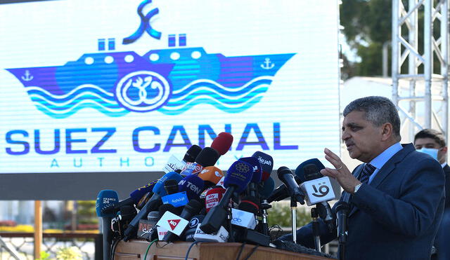 La Autoridad del canal de Suez maneja varias opciones para la operación de desbloqueo. Foto: AFP