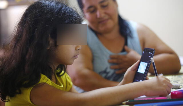 Especialista pide limitar tiempo de exposición de niños a los aparatos electrónicos. Foto: Carlos Contreras/La República
