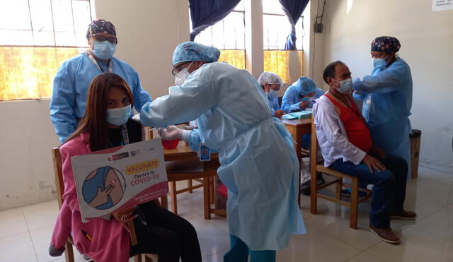El gobernador Agustín Luque Chayña resaltó el trabajo del personal de salud durante la pandemia. Foto: difusión