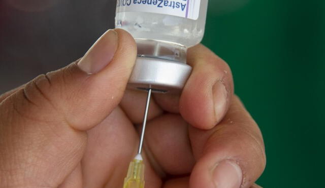 Vaxzevria forma parte del grupo de inmunizantes contra la COVID-19 homologados. Foto: AFP