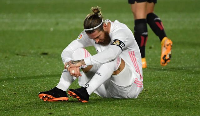 Sergio Ramos estaría un mes fuera de los campos de juego. Foto: AFP