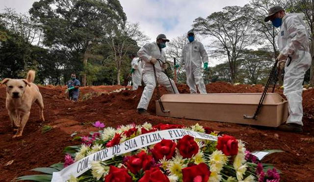 El martes 30 de marzo, la ciudad de Sao Paulo tuvo 419 entierros, la mayor cantidad desde que comenzó la pandemia hace más de un año. Foto: AFP