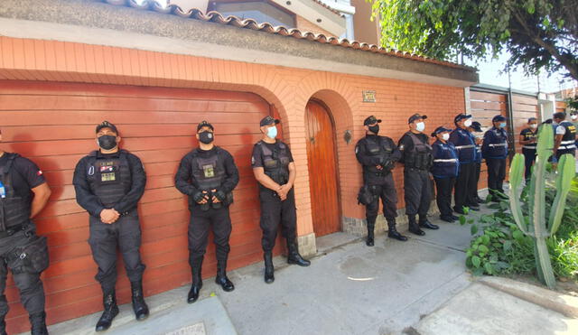 Fiscalizadores de la municipalidad distrital apoyaron operativo. Foto: María Pía Ponce / URPI-GLR