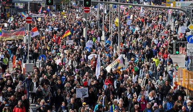 Mayor número de manifestantes se concentraron en Stuttgart (sur de Alemania) y no cumplían con las medidas de bioseguridad básicas como el uso de las mascarillas. Foto: EFE