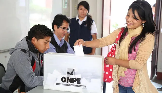 ELECCIONES  VOTO VOTACION  ANFORA   ONPE  MESA DE  SUFRAGIO  2018
10 NOV