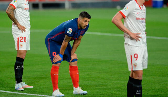 Luis Suárez disputó todo el partido en la caída frente al Sevilla por la fecha 29 de LaLiga. Foto: AFP