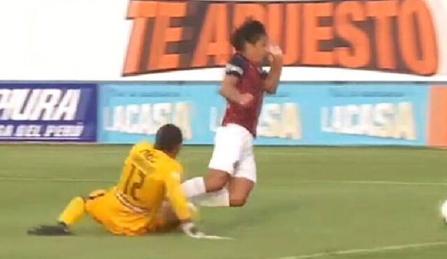 Roberto Ovelar arremetió contra el árbitro por penal no cobrado. foto: captura de video.