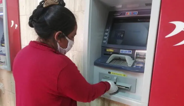 Diferentes agencias del Banco de la Nación se quedaron sin dinero debido a los bloqueos de las vías. Foto: Andina