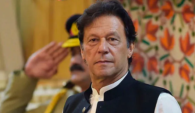 El primer ministro de Pakistán, Imran Khan, explicó que la razón por la que las mujeres se cubren en el islam es para escapar de la tentación. Foto: AFP