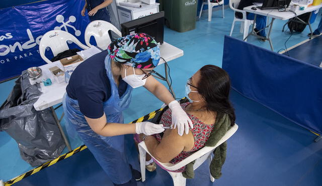 Las dosis de CanSino requieren de una refrigeración entre 2 a 8 grados por hasta tres meses. Foto: AFP