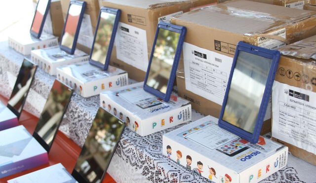 Las tabletas fueron utilizadas para abastecer a colegios que no podrán volver pronto a la presencialidad. Foto: Andina.