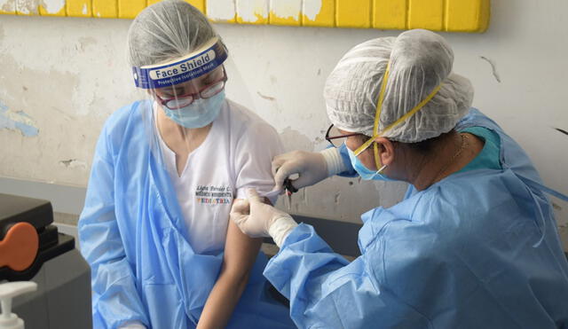 Geresa informó que 13.555 profesionales de la salud, de un total de 20.000, han recibido su primera y segunda dosis. Foto: Geresa Lambayeque