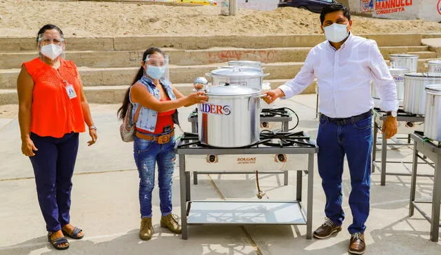 Durante la Pandemia la comuna viene entregando tambien alimentos a comedores populares. Foto: Prensa La Esperanza