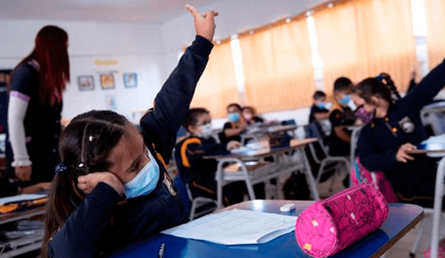 Chile inauguró el año escolar el último 1 de marzo, tras decretar la apertura de las escuelas de forma voluntaria y bajo estrictas medidas de seguridad sanitaria. Foto: EFE