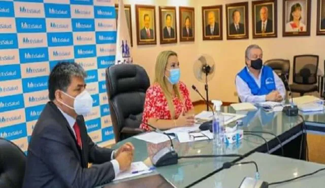 Esta implementación fue acordada en una reunión entre Fiorella Molinelli, presidenta de EsSalud, con el titular de la ANGR y gobernador de Ayacucho, Carlos Rúa. Foto: Andina