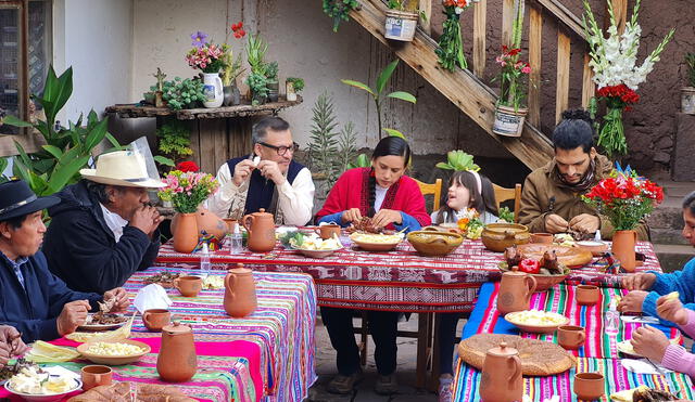 Verónika Mendoza desayuna desde la región de Cusco. Foto: Difusión