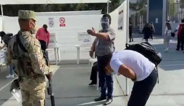 Joven se desmayó en centro de votación. Foto: Twitter