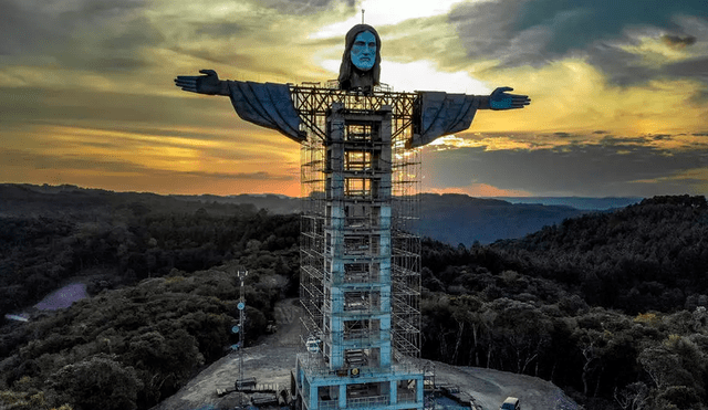 El Cristo Redentor, la estatua más famosa de Brasil, mide 38 metros, incluyendo su pedestal, y fue inaugurado en octubre de 1931. Foto: AFP