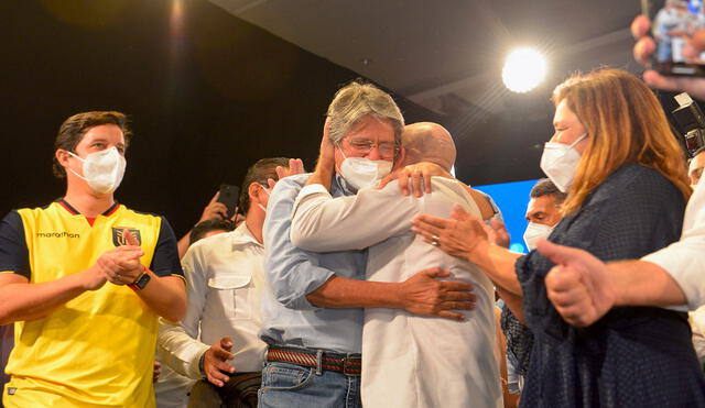 Guillermo Lasso supera a Andrés Arauz en las elecciones en Ecuador con el escrutinio de más de 90% de los votos,. Foto: AFP