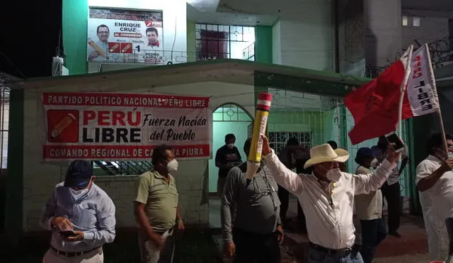 Seguidores del partido político Perú Libre celebraron en la calle. Foto: La República