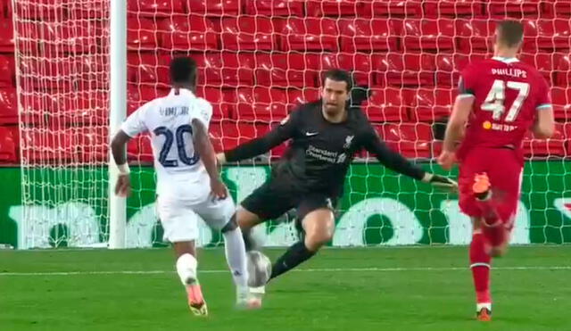 Vinicius desaprovechó clara ocasión de gol ante Liverpool. Foto: captura ESPN