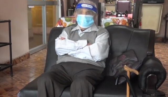 El hombre de 100 años desea vacunarse y tiene miedo de contagiarse de coronavirus. Foto: captura América Noticias