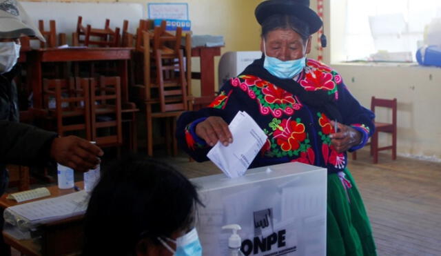Horario escalonado fue diseñado para que personas vulnerables emitan su voto entre las 7.00 y las 9.00 a. m. Foto: JIbañez/La República