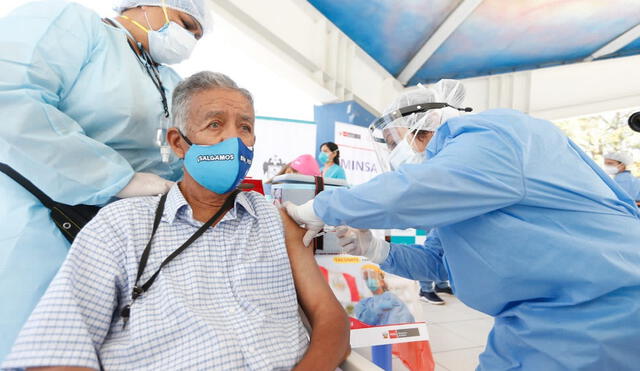 Piden vacunas para adultos mayores en Piura. Foto: La República.