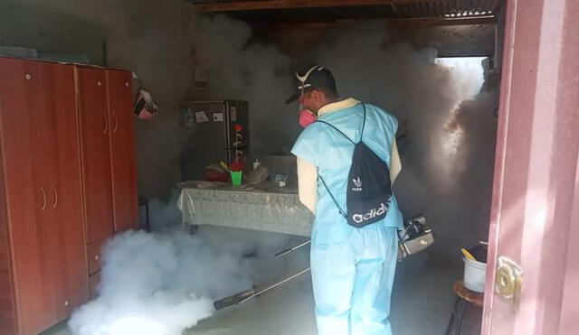 Personal de Salud fumigó hasta tres veces las casas para eliminar focos de dengue. Foto: Geresa
