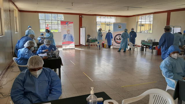 Proceso de vacunación del personal de primera línea continúa en Apurímac. Foto: Diresa Apurímac.