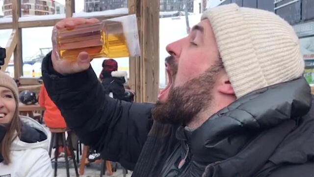 El peso de la cerveza líquida fue demasiado para la cerveza congelada. Foto: captura de YouTube