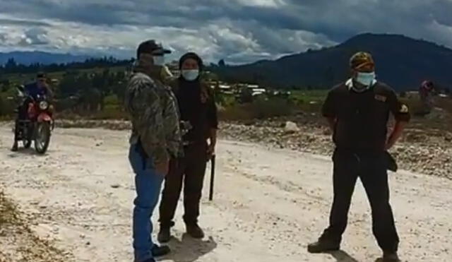 Personal de serenazgo lo trasladaron a la comisaría sectorial rural de Huamachuco. Foto: captura video