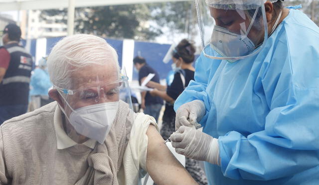 En Pongo el hombro aparecerán todos los adultos mayores a ser vacunados del 16 al 18 de abril. Foto: Carlos Contreras / La República