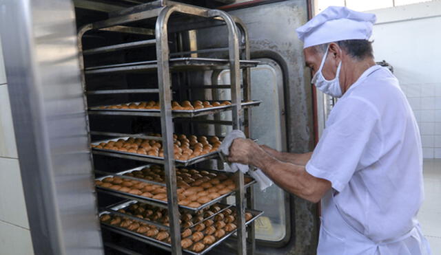 Internos panaderos tienen proyectado ampliar su producción a pasteles, tortas y postres para la venta externa. Foto: INPE