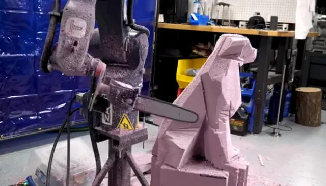 El autómata es capaz de tallar figuras de animales. Foto: captura de YouTube