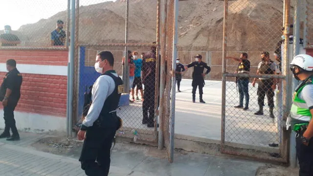 Peruanos y extranjeros fueron intervenidos en campo deportivo de Talara. Foto: difusión.