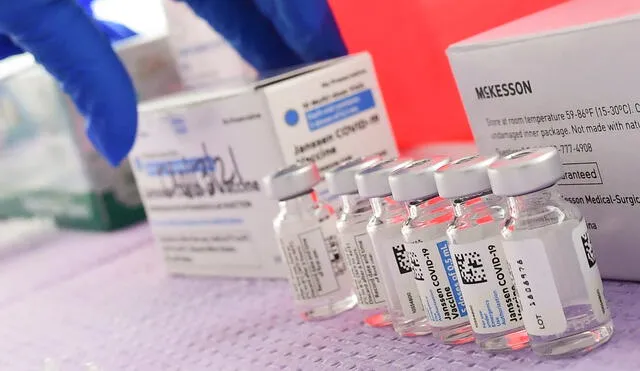 Regulador europeo recalcó que beneficios de esta vacuna siguen siendo mayores a los riesgos. Foto: AFP