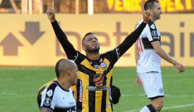 Lucas Gómez celebra su tanto con Táchira ante Olimpia. Foto: Conmebol Libertadores