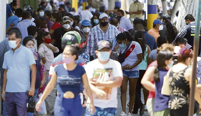 Perú 2021. Será prioritario para los candidatos afinar sus estrategias para hacer frente a la pandemia y frenar la grave crisis económica. Foto: Clinton Medina / La República