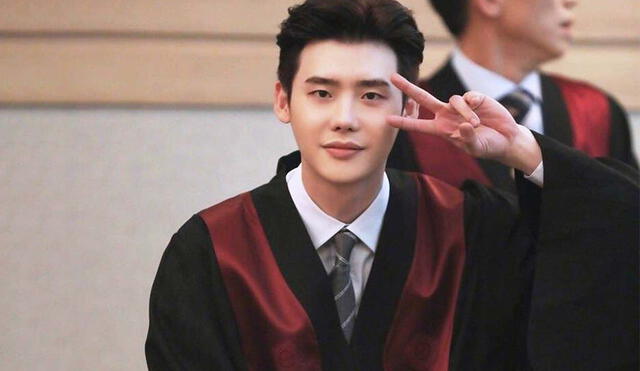 En el 2017, en While you were sleeping, Lee Jong Suk también interpretó a un personaje del sistema legal. Foto: SBS