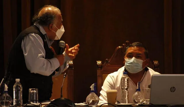 Eduardo Gonzáles instó al alcalde José Ruiz a trabajar más en la prevención para evitar mayores contagios. Foto: Arturo Gutarra
