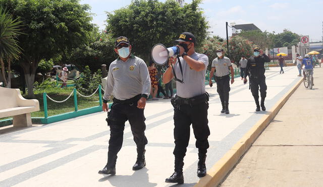Policías han hecho una pausa a sus acostumbradas labores para sensibilizar a la población. Foto: Municipalidad de Olmos