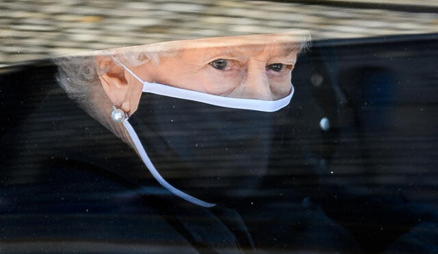Pese al duro momento por el que está pasando, la reina Isabel II se alista para celebrar en el 2022 el 70 aniversario de su ascenso al trono. Foto: AFP