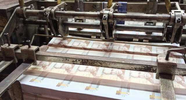 Billetes falsos de 20 y 100 soles iban a ser distribuidos en el mercado. Foto: Gianella Aguirre/RPI-LR